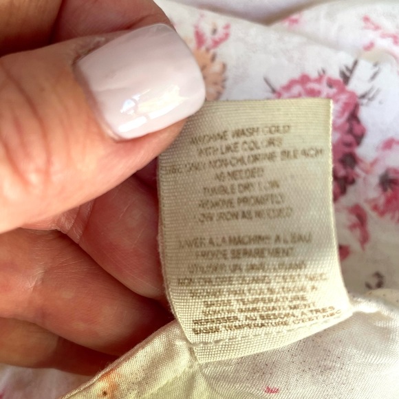 FREE PEOPLE SLEEVELESS FLORAL TOP. Lightweight. Mandarin collar with sashes. XS - Picture 13 of 13